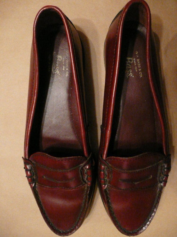 Vintage Bass Penny Loafers Women's size 8