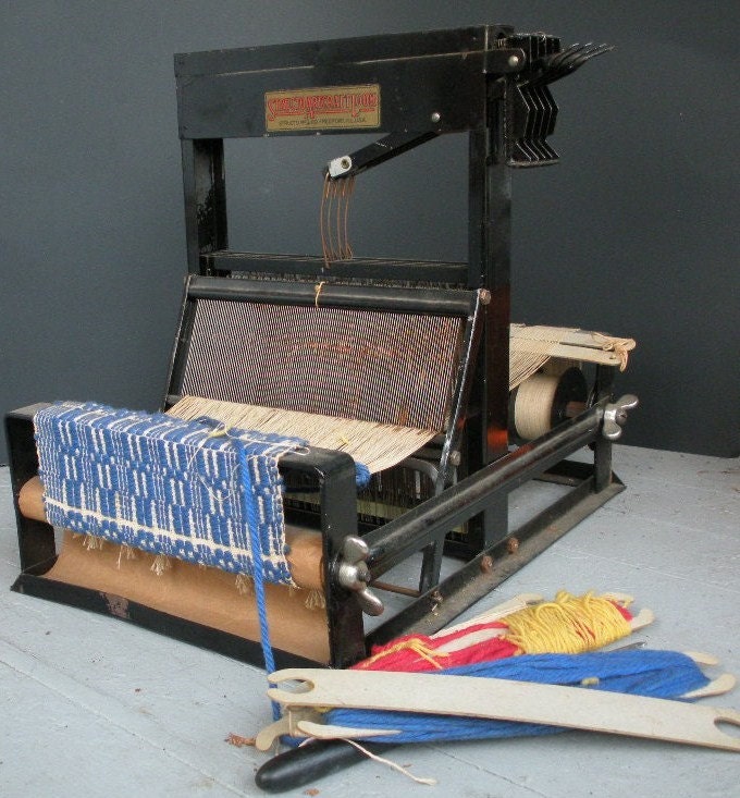 Antique Structo Artcraft Loom