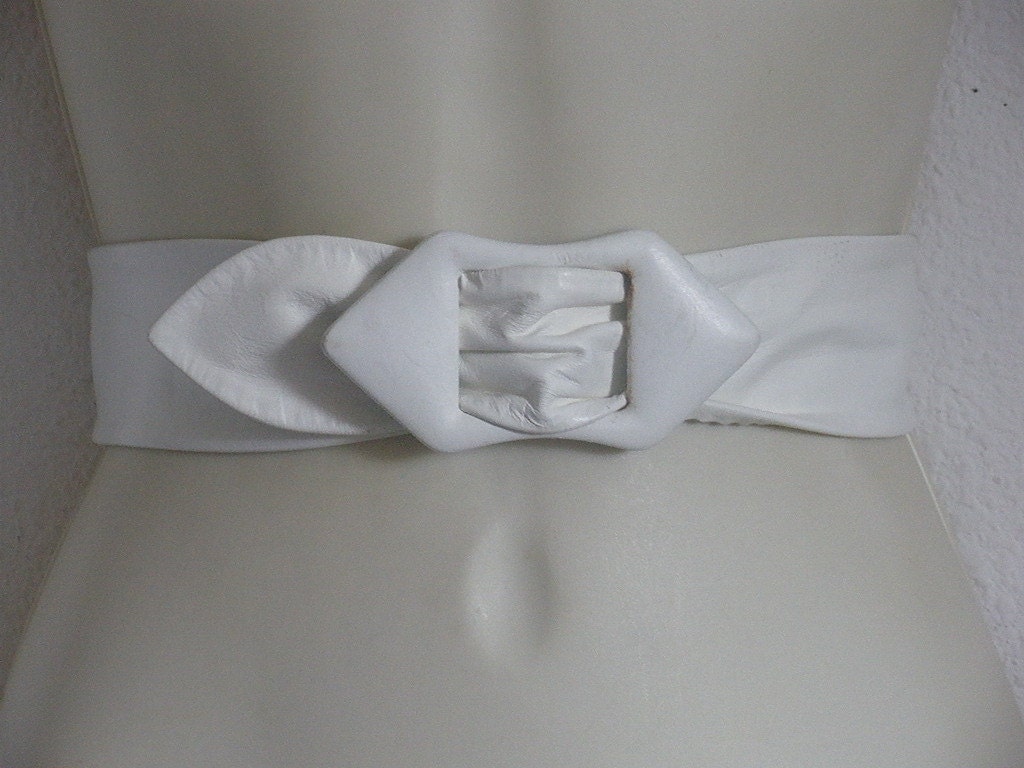 Vintage Wide White Leather Belt White by beltspursesnthings