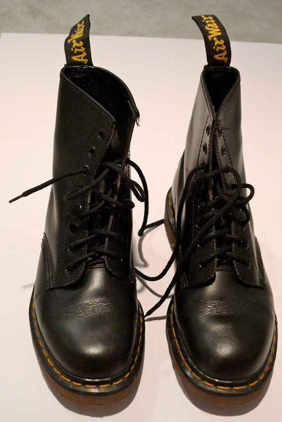 Dr. Martens Docs Leather Black Boots Air Wair Bouncing Soles
