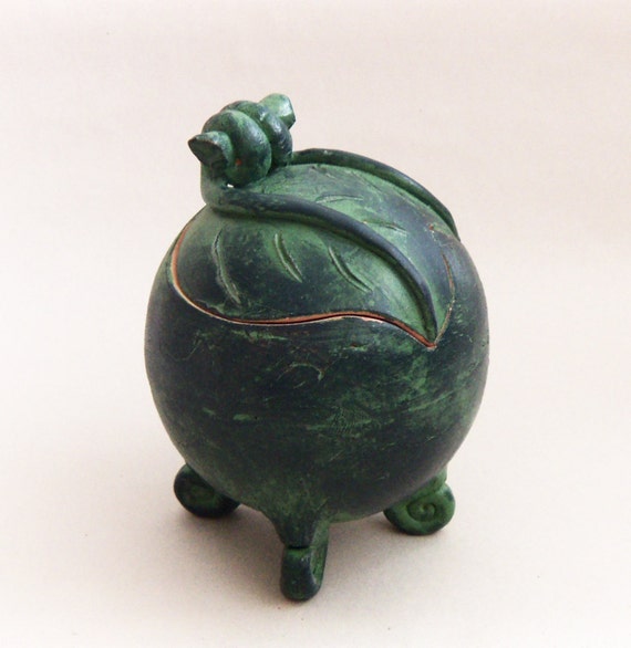 Ceramic Hand Carved Jewelry Box with Leaf Shaped Lid Green