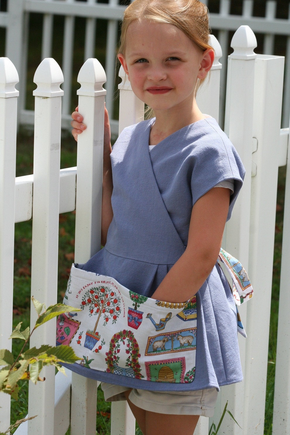 Girl's Gardening Smock/Apron Size Small 4-6