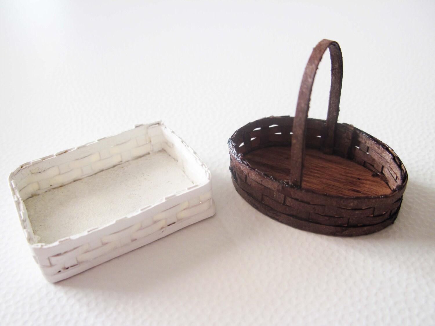 Miniature dollhouse kit for two baskets