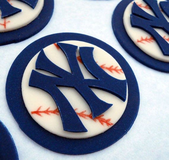NEW YORK YANKEES. 12 Edible Cupcake Toppers