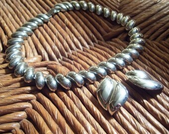 Vintage Shop 1980 Napier Silvertone Metal Modernist Choker Earrings