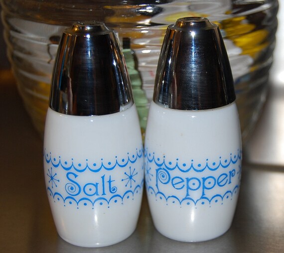 Gemco Snowflake Blue Salt and Pepper Shakers by TwinsTreasureTrove