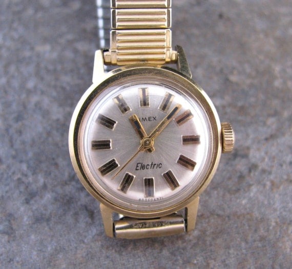 Vintage 1971 Ladies Timex Electric Watch
