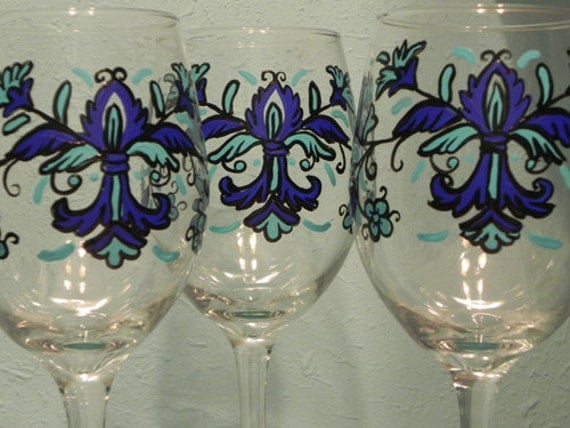 Feather Fleur de lis Wine Glass