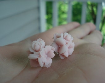 Vintage Star Flower Bouquet 2-Tone Lilac and Frosty White Cabochons Stud Pierced Earrings