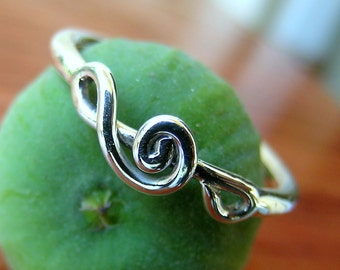 Sterling silver TREBLE CLEF ring, musical note silver ring, g clef ring, musicians gift, music lovers gift, dainty musical ring, harmony