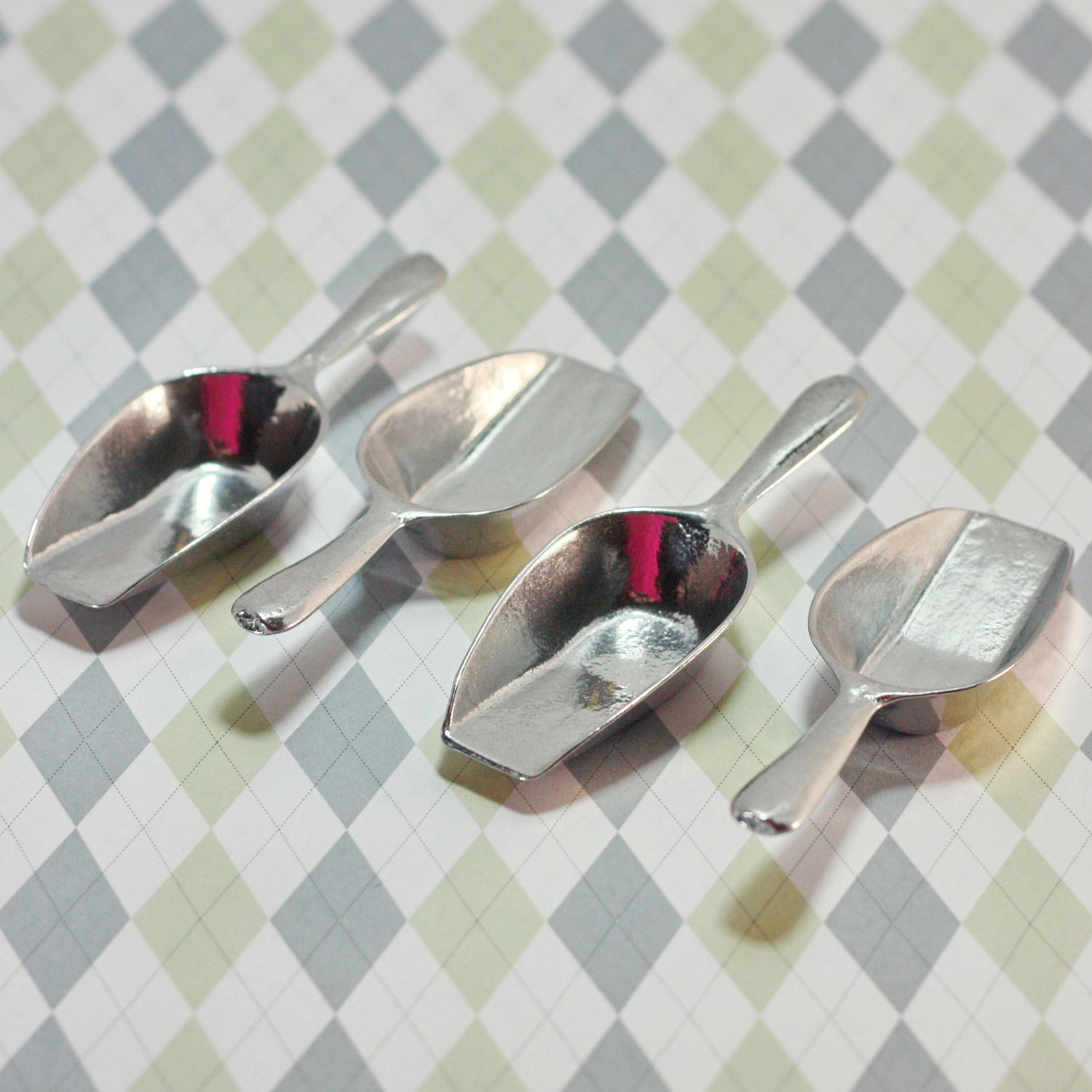 4 small metal scoops for candy tea bath salts or potpourri
