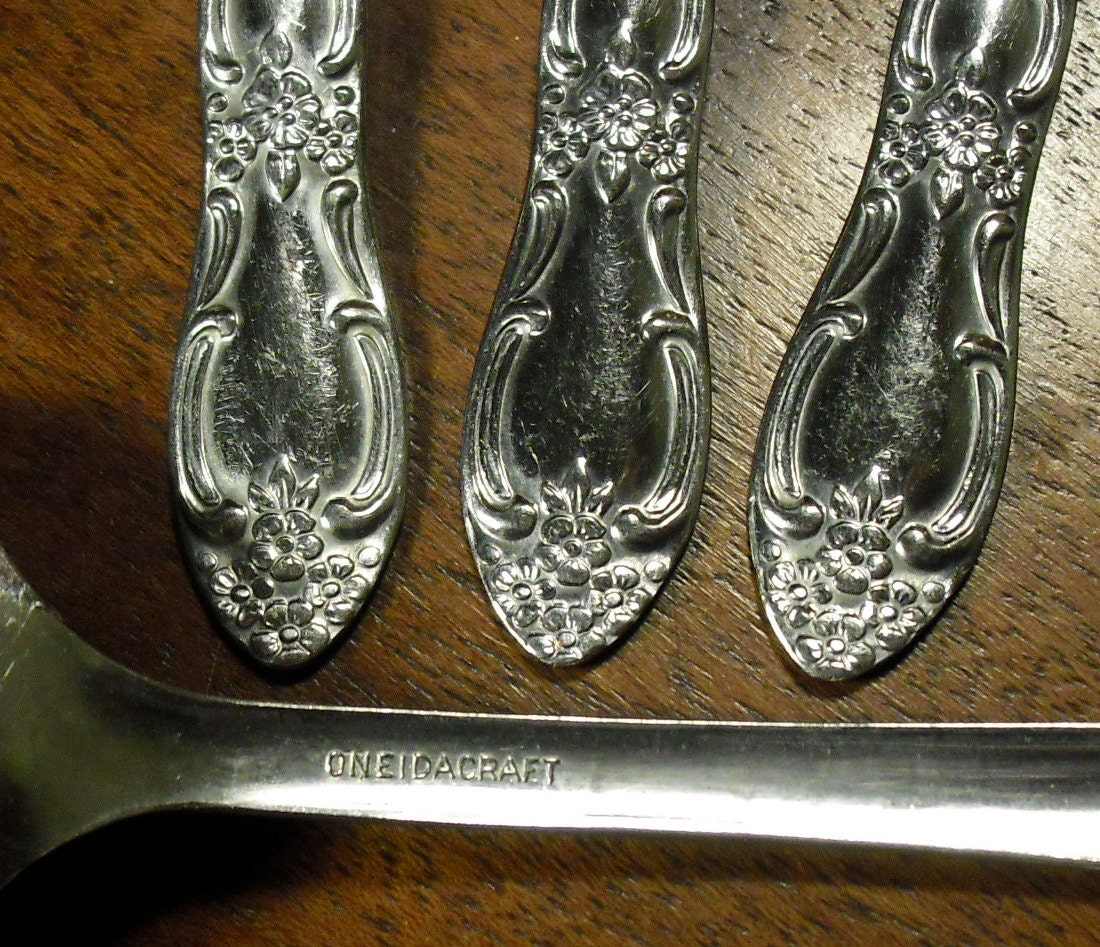 Vintage Flatware from Oneida in Thor OHS103 pattern
