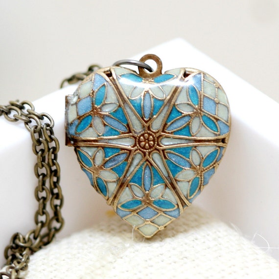 Items similar to Locket,Heart locket,Jewelry Gift,Brass Locket,Resin
