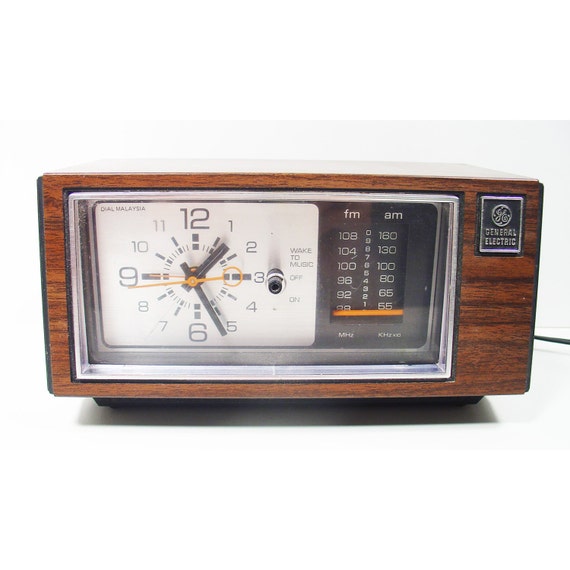 AM FM Alarm Clock Radio Classic Retro General Electric Model