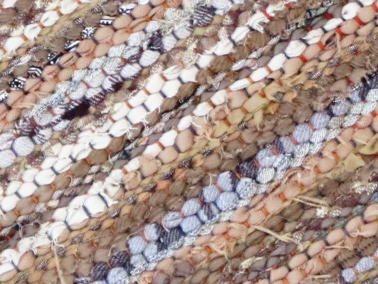 Hand woven rag rug 2.79' x 4.13'