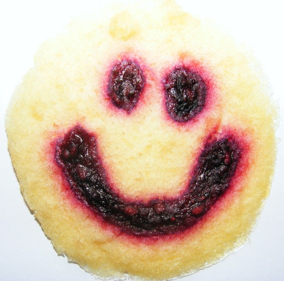 HAPPY Snacks 5 per pack fruit just got more FUN Smiley face