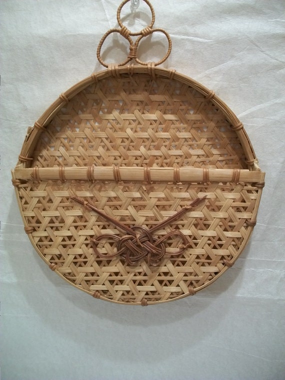 Craft Basket Round Wicker Basket Wall Display or Paper Plate