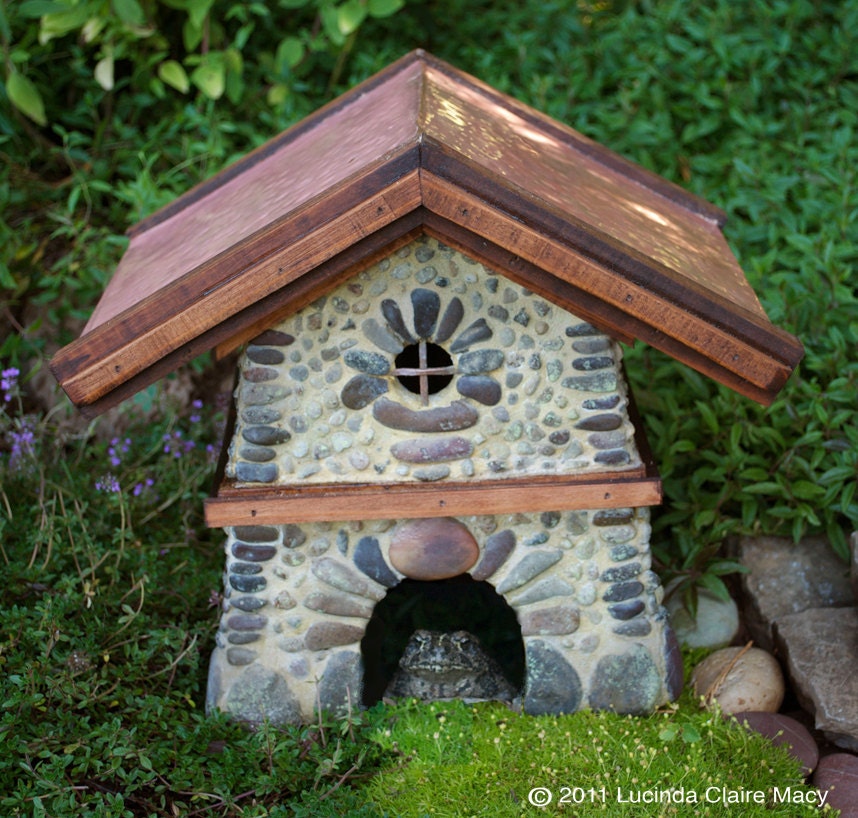 Bungalow Toad house with copper roof