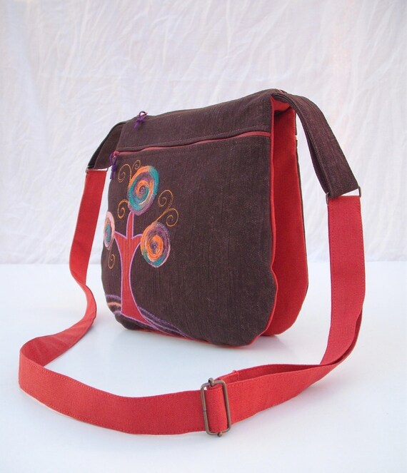 Modern Messenger Bag with Three Zippers Pockets in Brown and