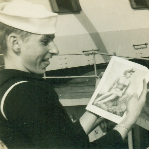 Risque Vintage Photo Wwii Sailor Drooling Over Nude Pin Up