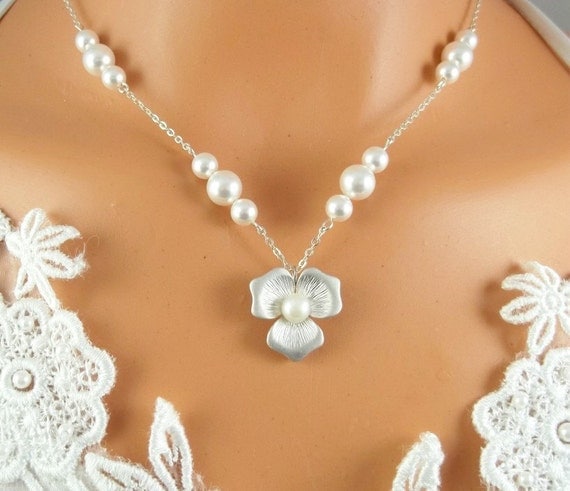 Items similar to Pearl Wedding Necklace, Bridesmaid Necklace, Silver ...
