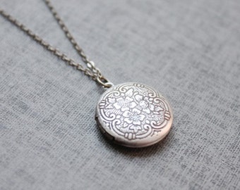 Vintage style Floral pattern round Locket - S2086-1