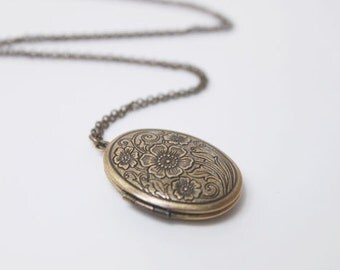 Vintage style Floral pattern oval Locket - S2065-1