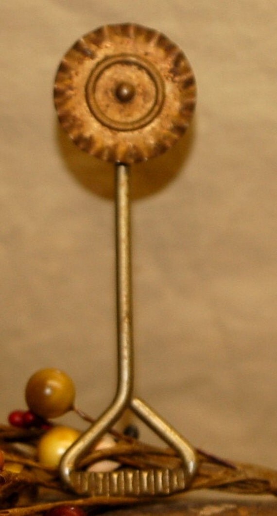 Vintage Metal Pastry Pie Crust Crimper Cutter