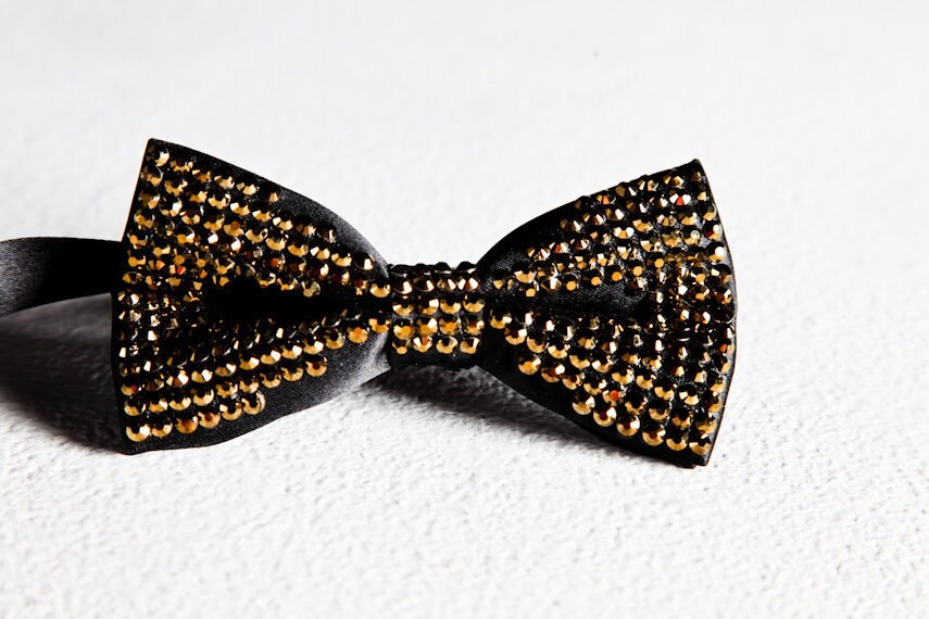 The Gentlemen Prefer Gold Bowtie: Black Bow Tie With Gold