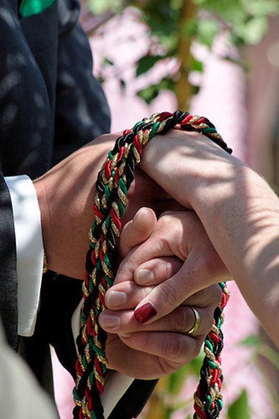 traditional celtic handfasting        
        <figure class=