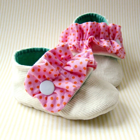 Items similar to Ruffled Baby Booties - White, Pink, Orange, and Aqua ...