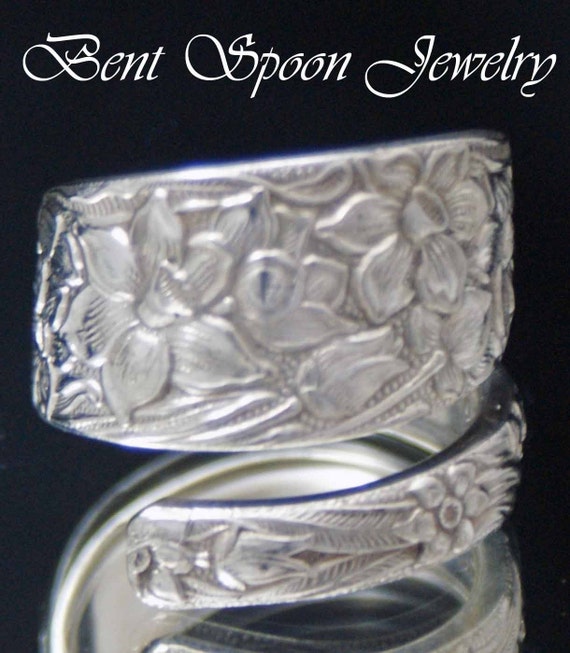 Narcissus 1935 upcycled Silverware Spoon Ring by Bentspoonjewelry