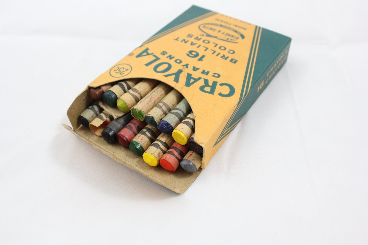 SALE Vintage Crayola Crayons No. 16 16 Set by SydVintage on Etsy