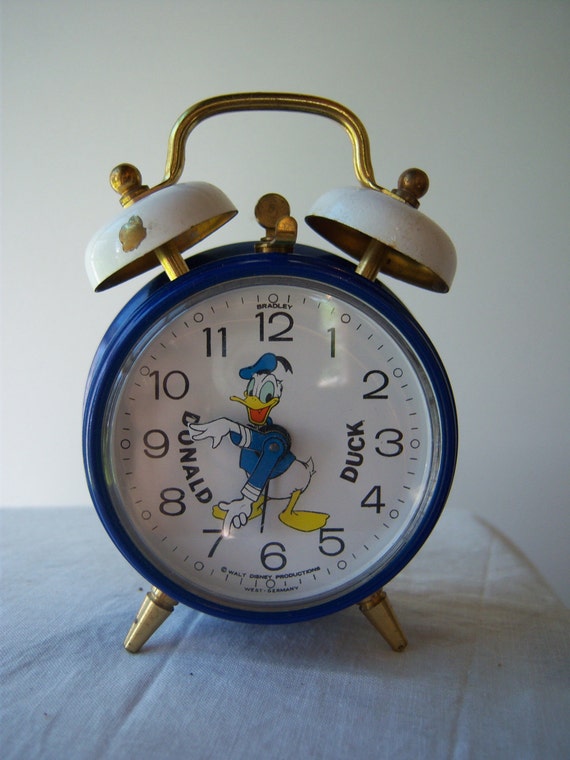 Vintage Donald Duck Disney Metal Wind Up Alarm Clock