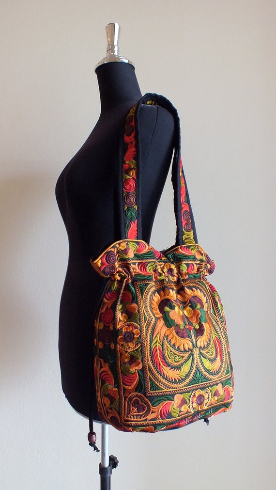 Ethnic Handbags. Embroidered Canvas Shoulder Bag Vintage Boho Ethnic Handbag Totes Travel Beach Bag.