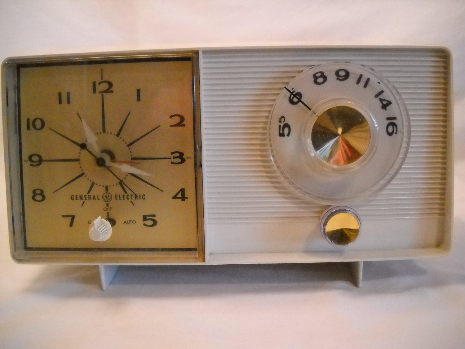 1950 Clock Radio