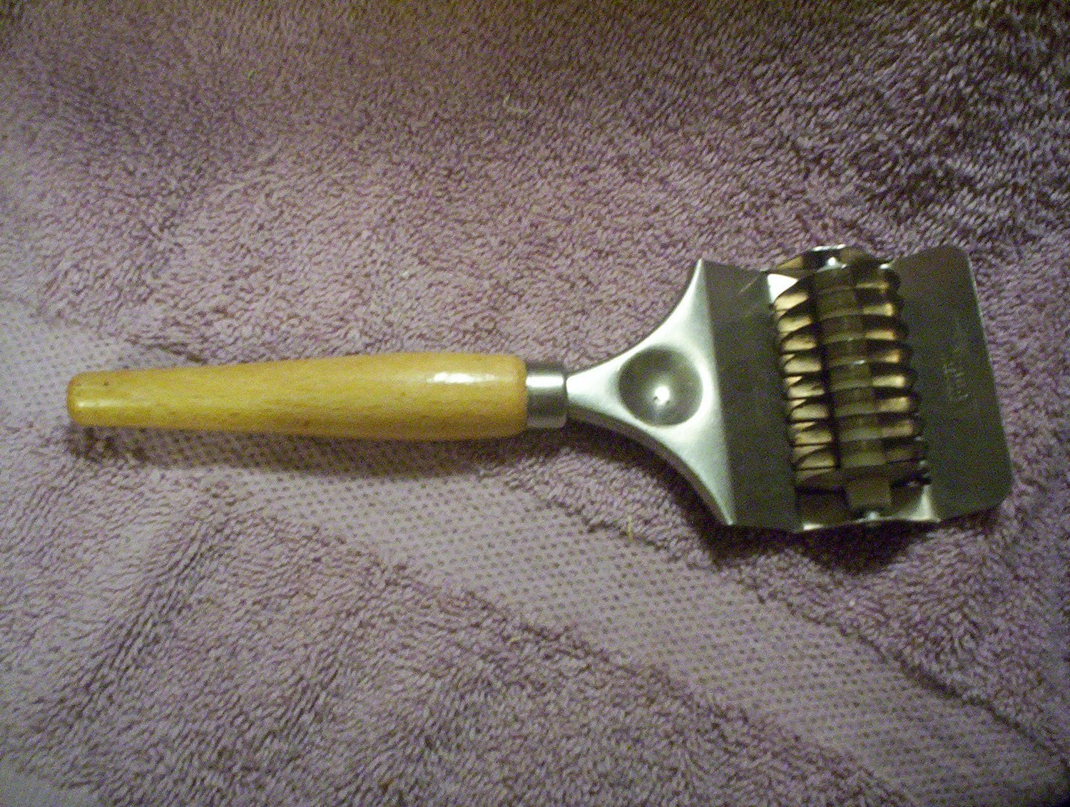 Pasta Cutter. Vintage Pasta Hand Held Rolling Cutter. W.