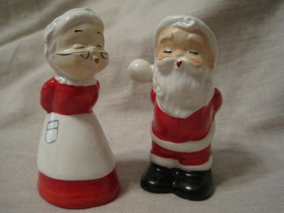 Vintage Mr & Mrs Santa Claus Kissing Salt and by thefarmroad