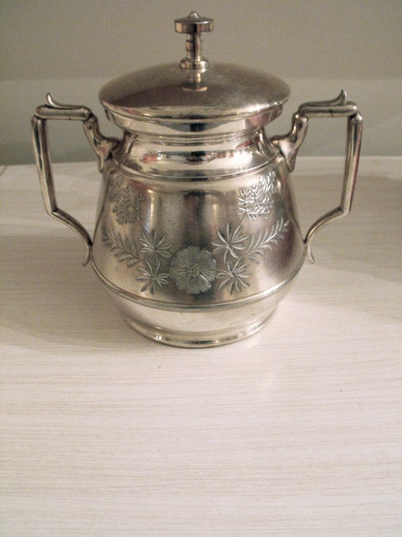 Antique Meriden B. Company Quadruple Plate USA Lidded Sugar