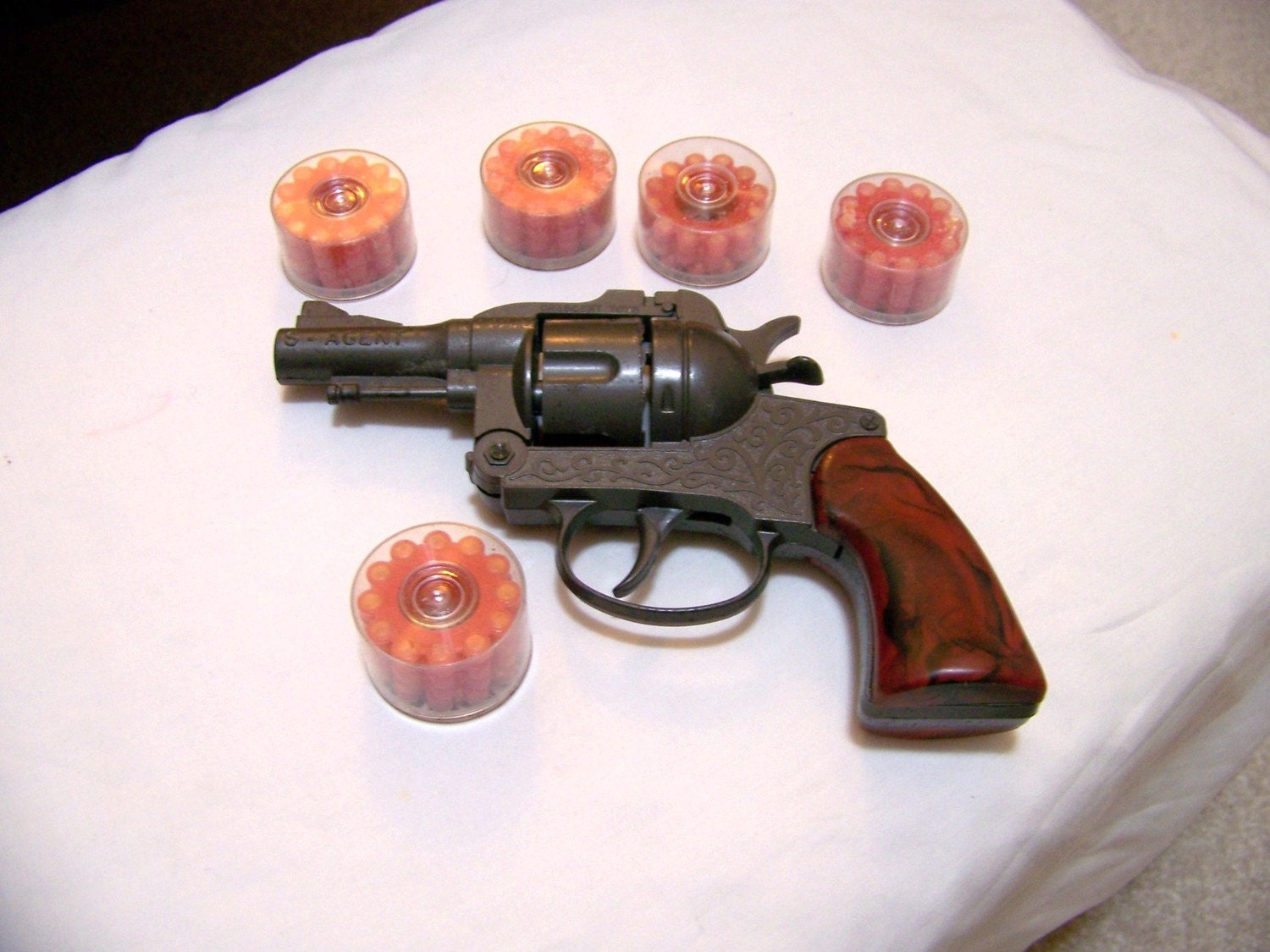 vintage-toy-secret-agent-cap-gun-cresent-toys-with-caps