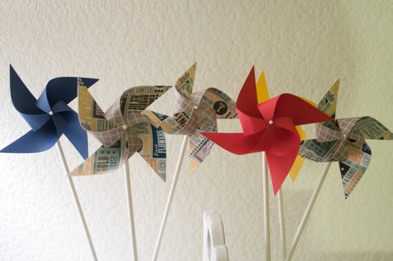 Carnival Circus Decor vintage/Retro - 12 mini Pinwheels Going to the circus (Custom orders welcomed) Il_570xn