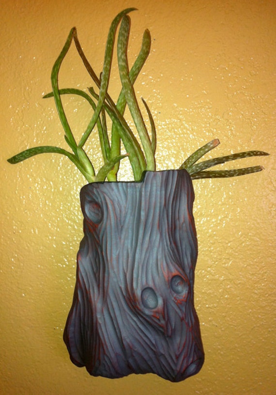 Wall hanging stump planter