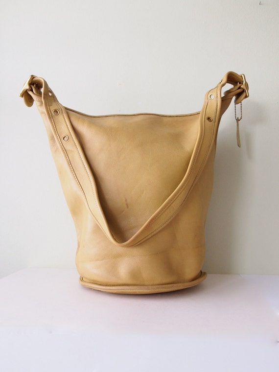 Vintage XL COACH Duffle Bag in Tan // Leather Bucket Bag 9085
