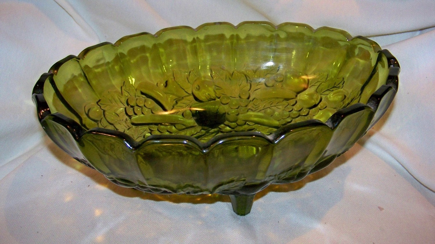 Vintage Large Green Glass Footed Center Fruit Bowl 3d Fruit
