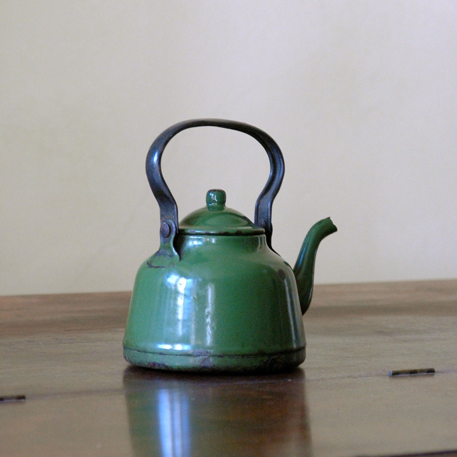 Vintage Enamelware Kettle / Green Tea / Small Kettle