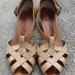 70s SANDALS tan leather huarache flats wood heels 7 a110