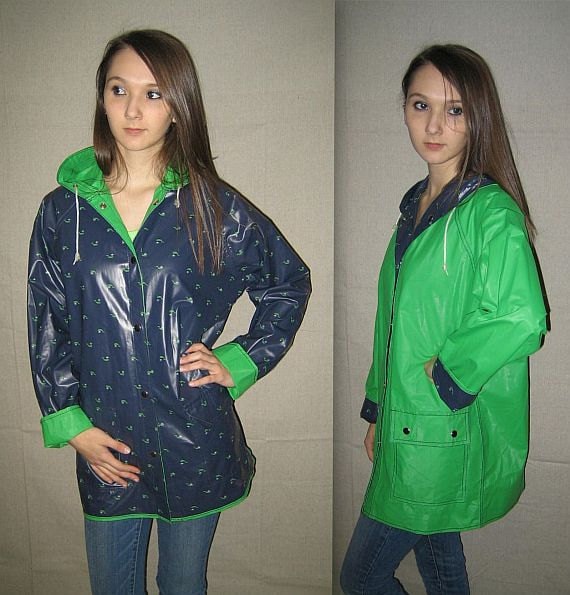 Free Willy ..... Vintage 80s whale raincoat / preppy slicker