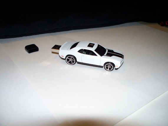 8GB Dodge Challenger USB Flash Drive car White 2010 SRT 8