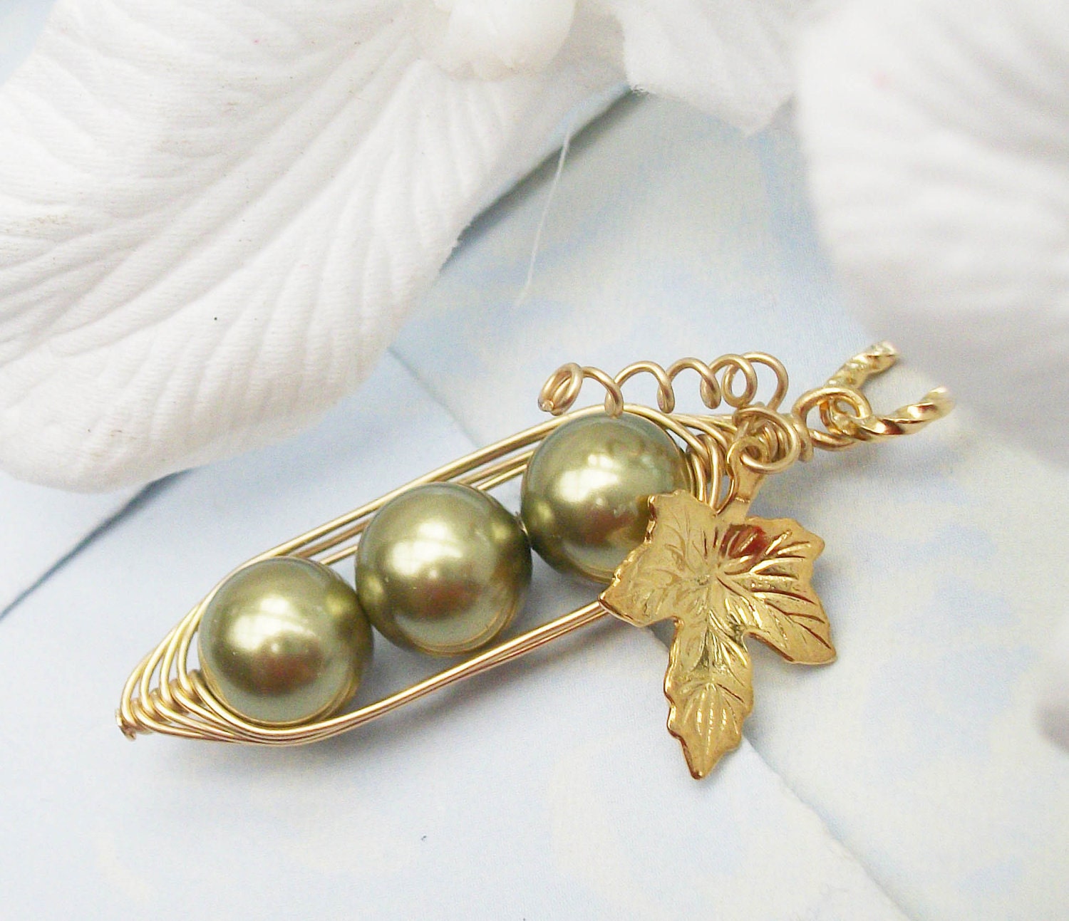 Three Peas In A Pod Gold Pendant Necklace. by