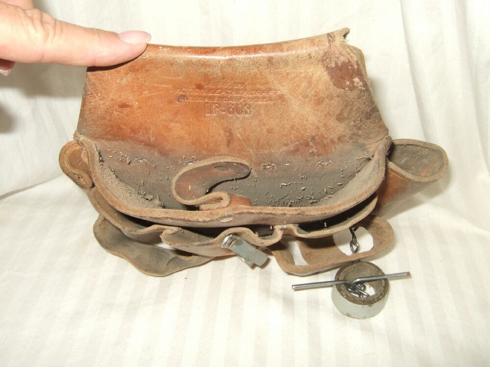 Vintage leather tool pouch Action Leathercraft LP603